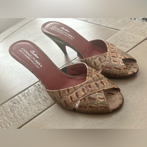 COPY - NWOB Donald Pliner Couture Zoya Heel Brown Croc Embossed Leather Slide W… - Picture 2 of 4